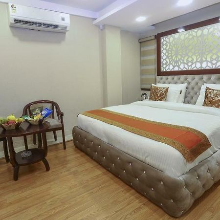 Hotel L'Affaire Делхи Екстериор снимка