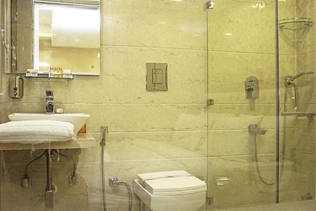 Hotel L'Affaire Делхи Екстериор снимка
